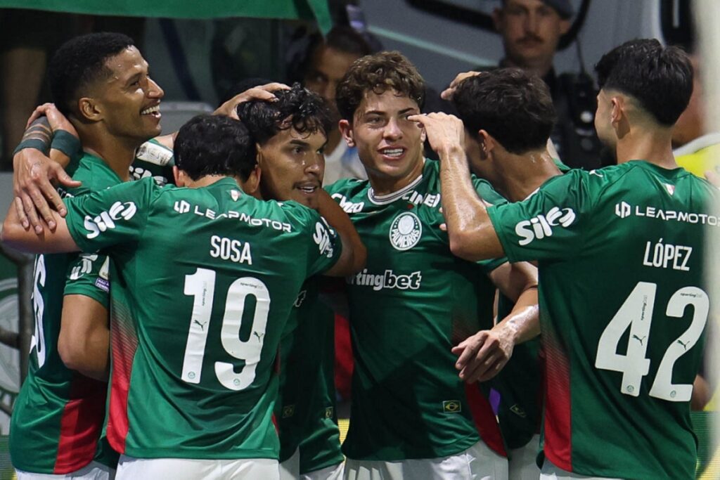 copa-do-brasil:-com-vitor-roque-titular,-palmeiras-divulga-escalacao;-veja