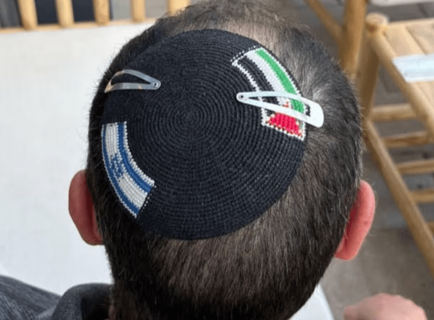 judeu-e-preso-em-israel-por-usar-quipa-com-bandeiras-israelense-e-palestina