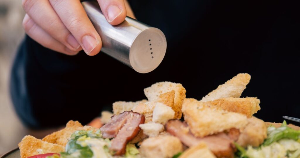 capital-do-nordeste-proibe-saleiro-em-bares;-veja-onde-e-motivo-da-lei