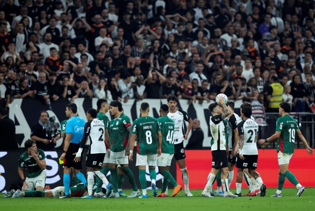 pleno-do-stjd-reduz-punicao-do-corinthians-por-confusao-no-derbi