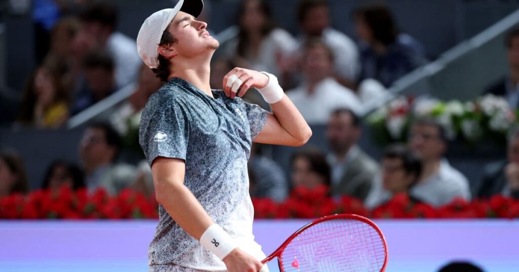 joao-fonseca-perde-a-cabeca-e-e-eliminado-por-jodar-no-madrid-open