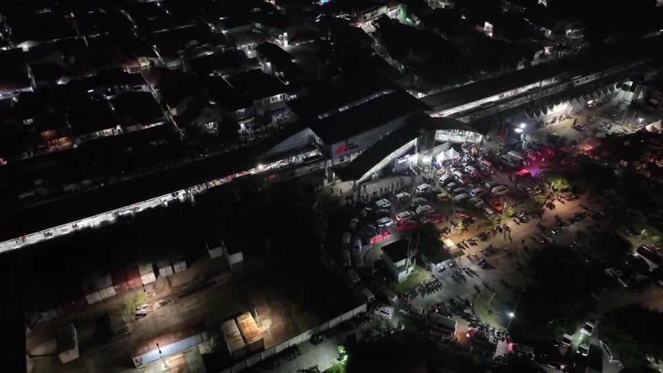 colisao-entre-trens-na-indonesia-deixa-ao-menos-14-mortos-e-84-feridos