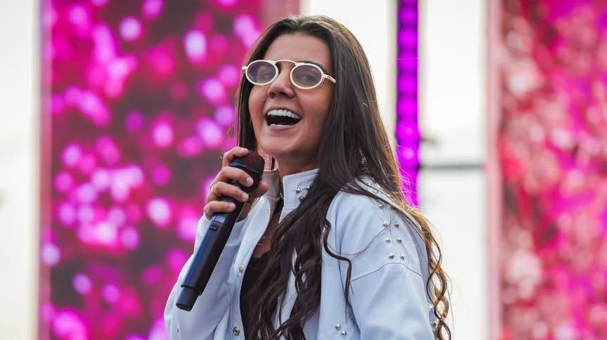 yasmin-santos-fala-sobre-ser-lgbt-no-sertanejo:-“levanto-essa-bandeira”