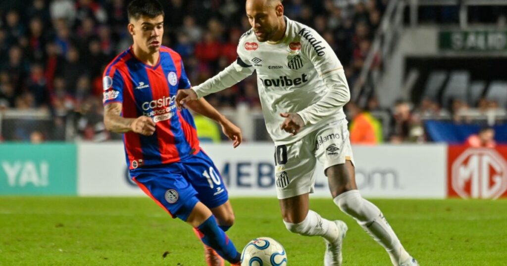 zagueiro-do-san-lorenzo-revela-planos-para-camisa-trocada-com-neymar