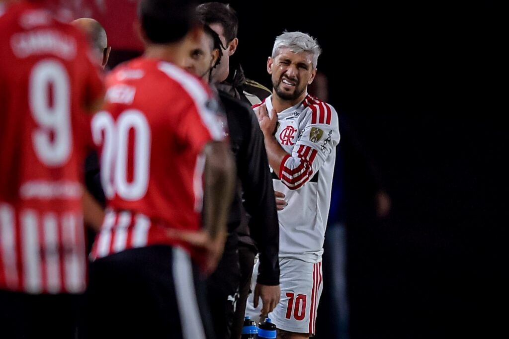 flamengo-confirma-lesao-de-arrascaeta-na-clavicula.-veja-nota-do-clube