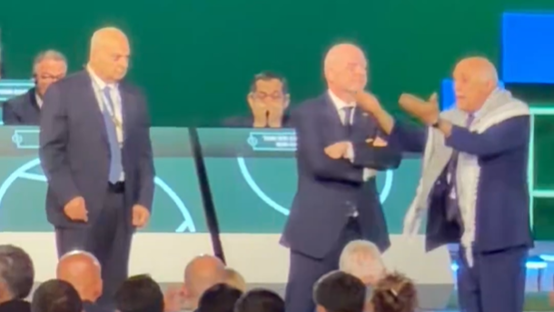 dirigente-palestino-recusa-aperto-de-mao-israelense-em-evento-da-fifa