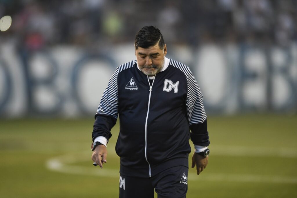 caso-maradona:-em-julgamento,-psicologo-afirma-que-idolo-era-bipolar