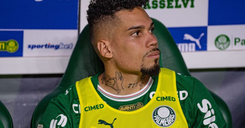 contra-o-santos,-paulinho-volta-a-jogar-pelo-palmeiras-apos-302-dias