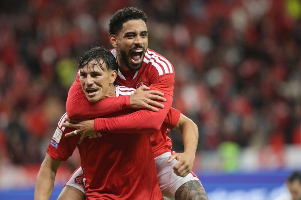 internacional-vence-fluminense-e-se-distancia-da-zona-de-rebaixamento