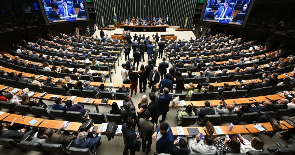 camara-tem-sessao-nesta-segunda-e-abre-contagem-para-avancar-com-fim-da-6×1