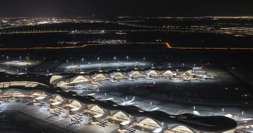 emirados-arabes-fecham-espaco-aereo-parcialmente-apos-ataques-do-ira