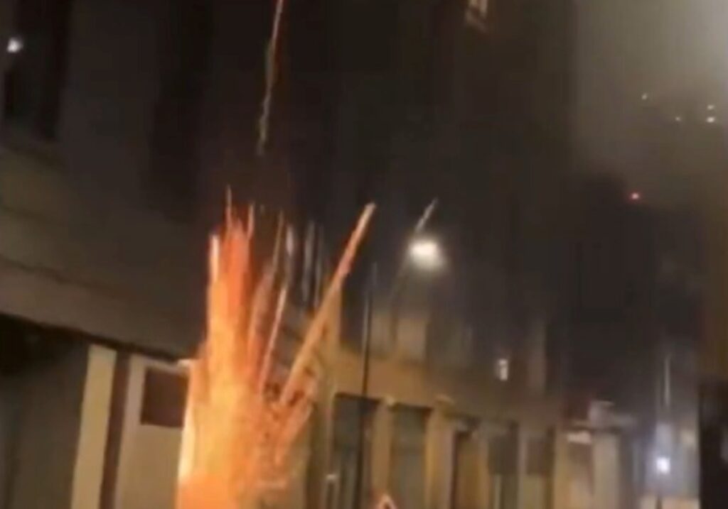 torcedores-do-arsenal-soltam-fogos-em-hotel-do-atletico-de-madrid.-veja-video