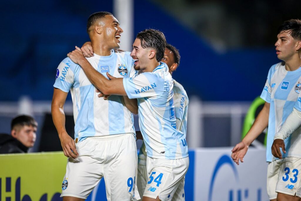 sul-americana:-gremio-vence-o-deportivo-riestra-por-3-x-0-fora-de-casa