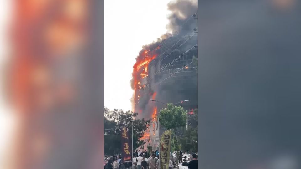 incendio-em-shopping-na-capital-do-ira-deixa-oito-mortos-e-36-feridos
