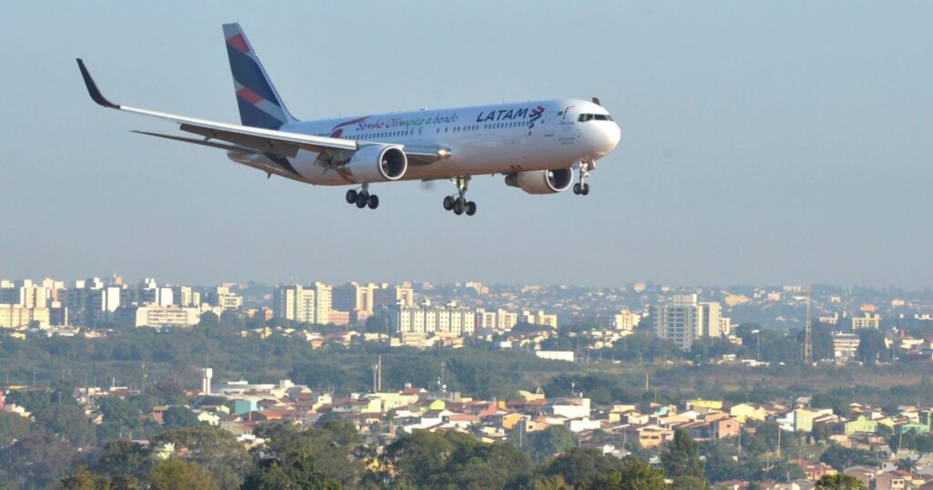 fim-da-6×1-pode-acabar-com-voos-internacionais,-alerta-ceo-da-latam