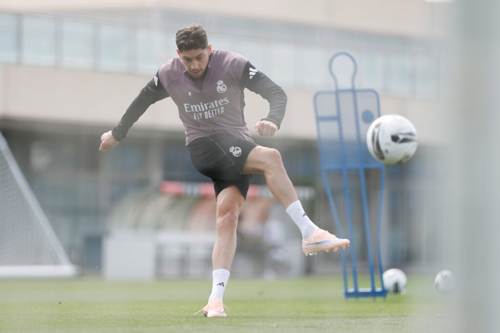 valverde-deixa-treino-de-cadeira-de-rodas-apos-soco-de-tchouameni
