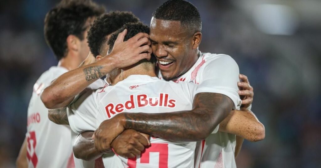rb-bragantino-faz-seis-gols-e-atropela-o-blooming-pela-sul-americana