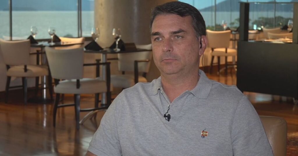a-cnn,-flavio-diz-que-moraes-“articula-para-deixar-eduardo-inelegivel”