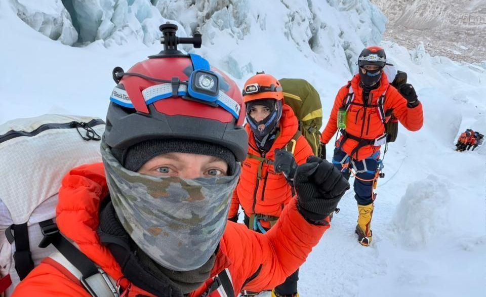 everest:-brasileiros-escapam-de-avalanche-durante-escalada