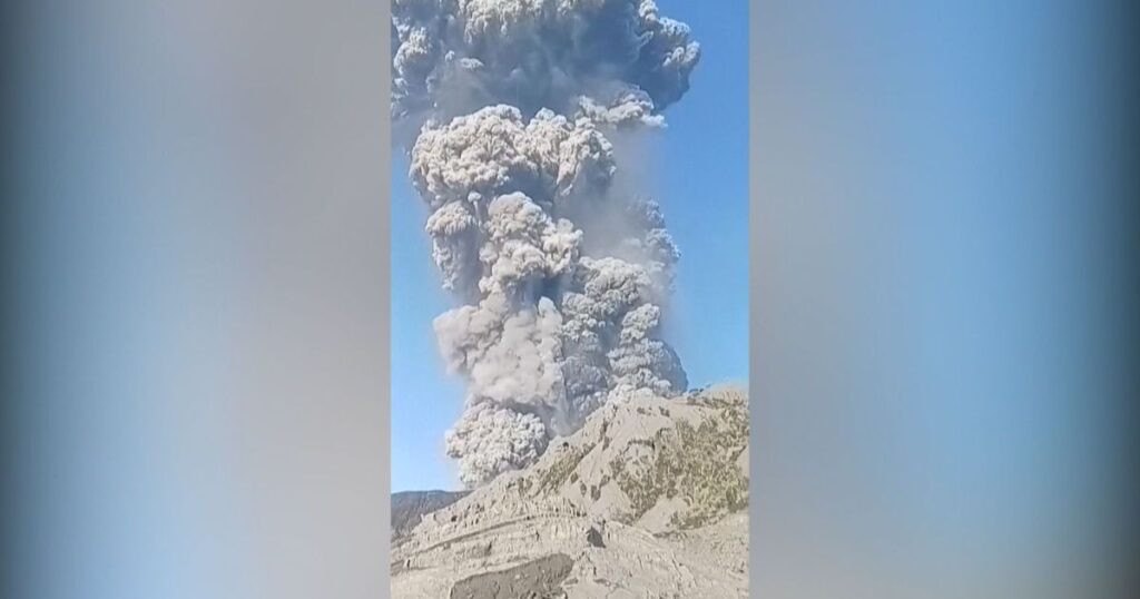 autoridades-confirmam-duas-mortes-de-turistas-em-vulcao-na-indonesia
