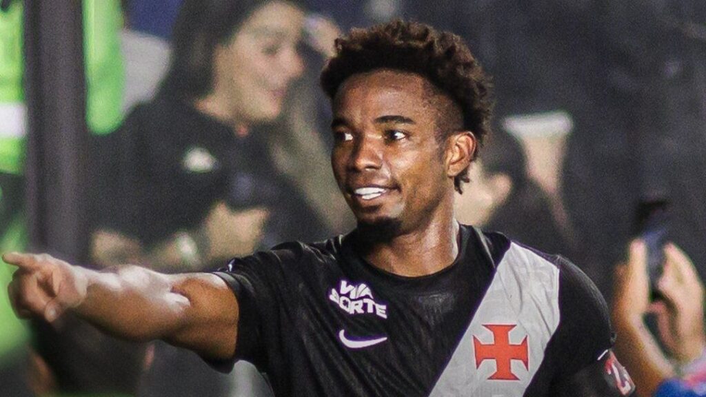 vasco-bate-athletico-pr-e-volta-a-vencer-no-brasileirao