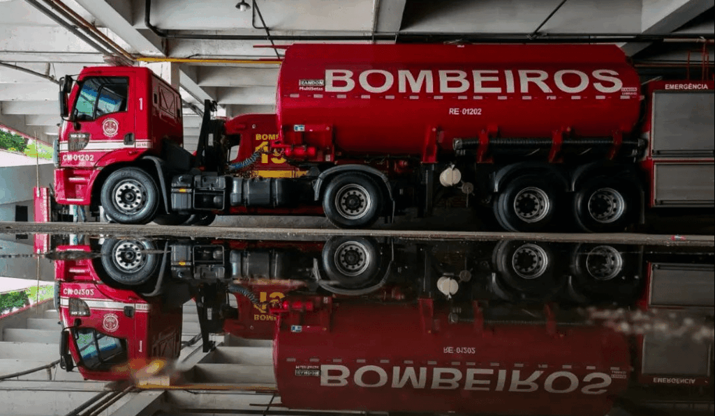 incendio-de-grandes-proporcoes-atinge-fabrica-em-maua,-em-sp
