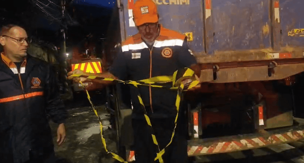 “nao-ha-risco-de-novas-explosoes”,-diz-defesa-civil-apos-incendio-em-sp