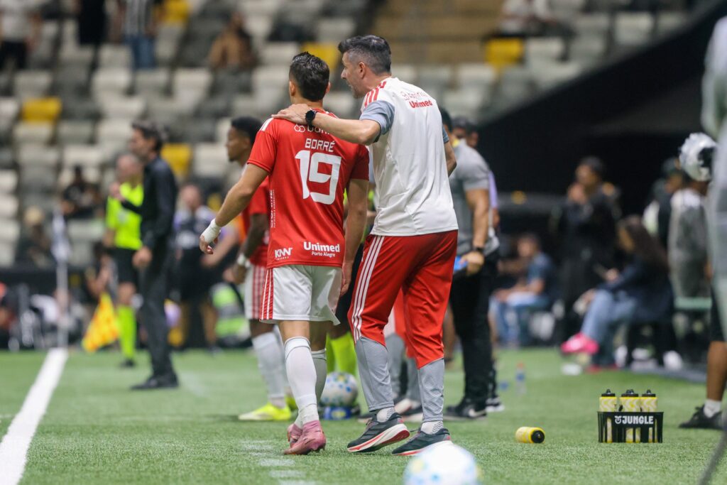 “precisamos-entrar-mais-ligados”,-pezzolano-avalia-desempenho-do-inter