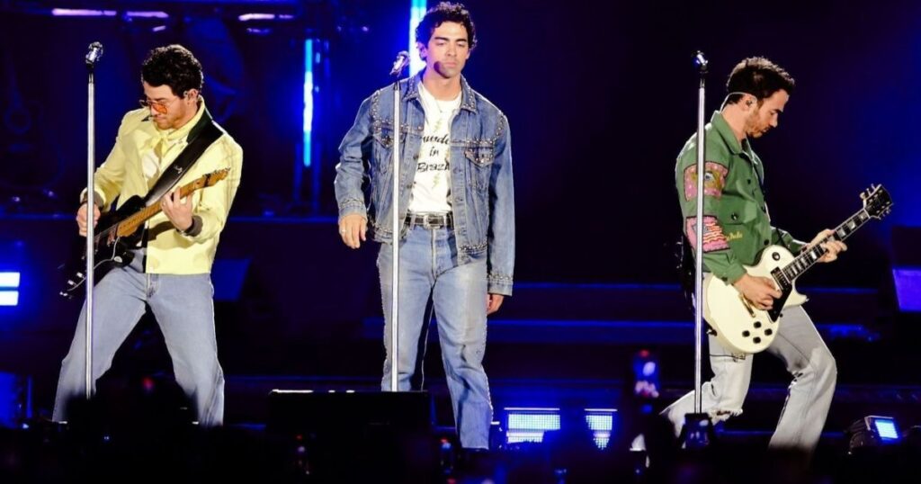 jonas-brothers-surpreende-fas-em-show-em-sao-paulo;-veja-fotos-e-videos