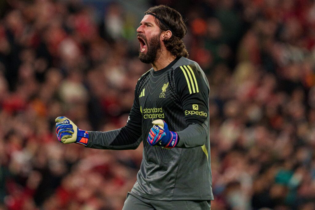 alisson-volta-a-treinar-e-tecnico-do-liverpool-atualiza-sobre-lesao.-veja-video