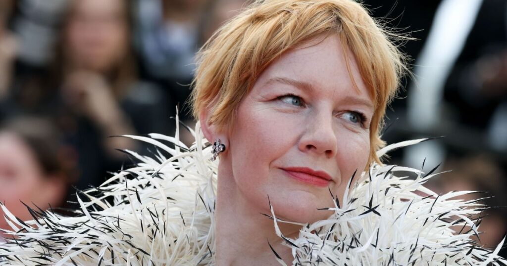 sandra-huller-e-ovaciada-de-pe-por-6-minutos-no-festival-de-cannes