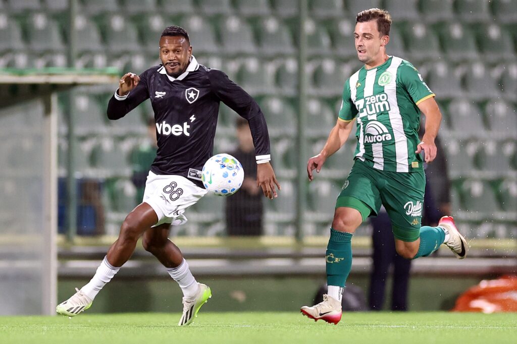 copa-do-brasil:-chapecoense-vence-botafogo-e-se-classifica-as-oitavas