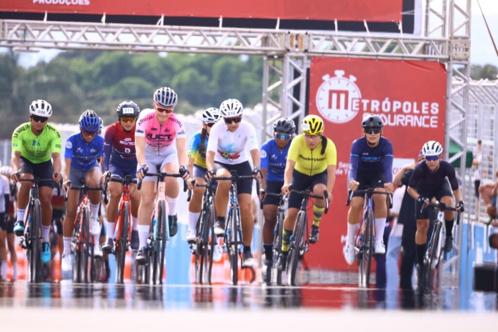 metropoles-endurance-ciclismo:-como-foi-a-largada-da-prova-feminina.-veja-video
