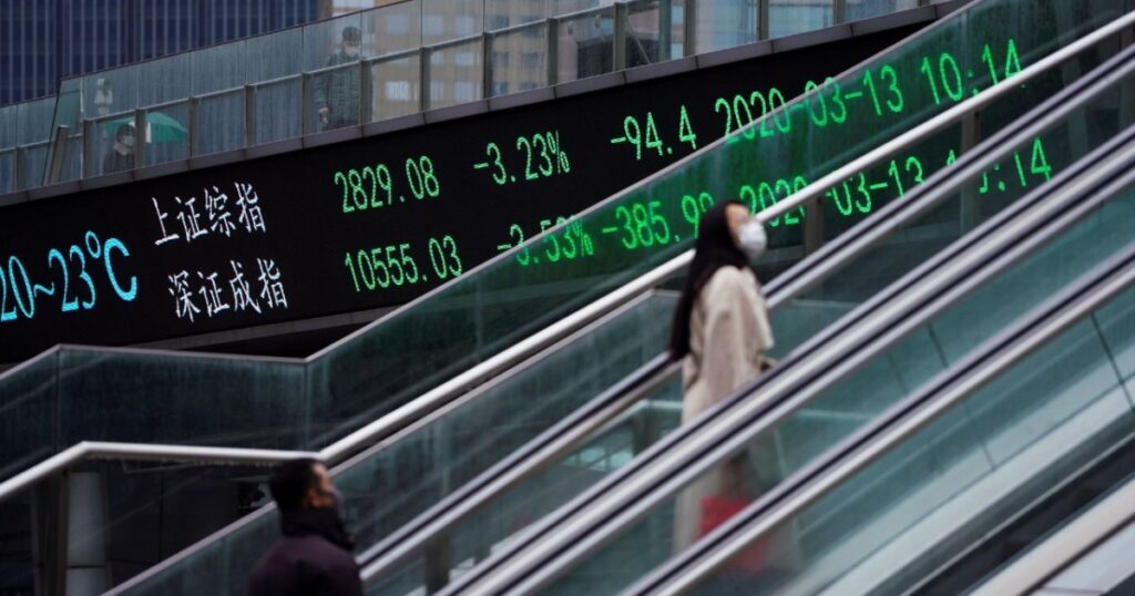 bolsas-da-asia-fecham-sem-direcao-unica-apos-trump-adiar-ataque-contra-ira