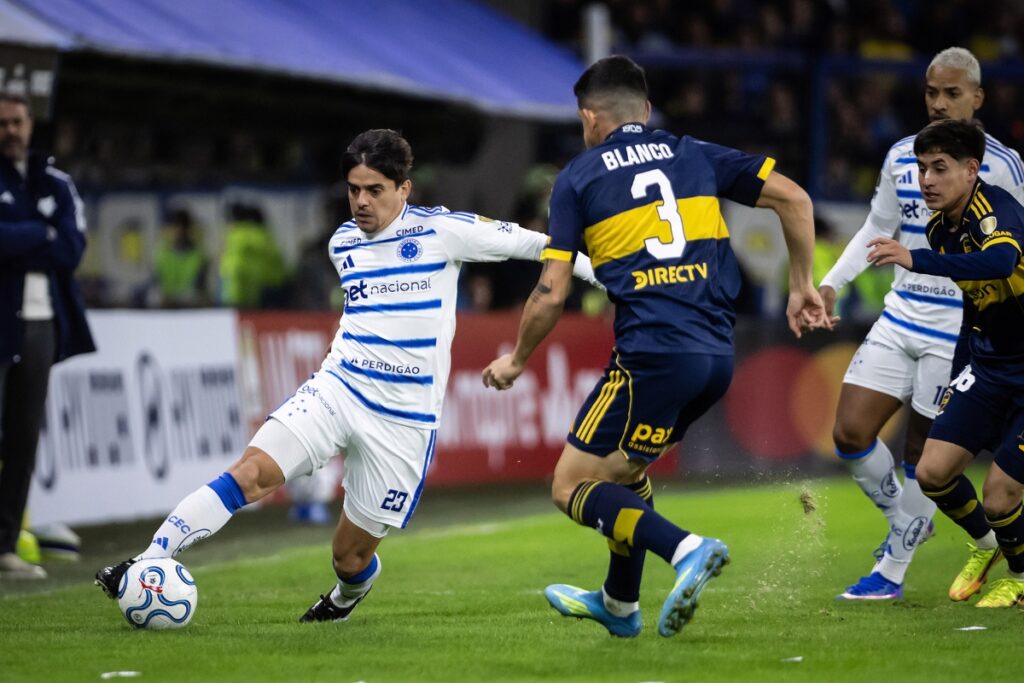 cruzeiro-empata-com-boca-juniors-na-bombonera-e-assume-lideranca