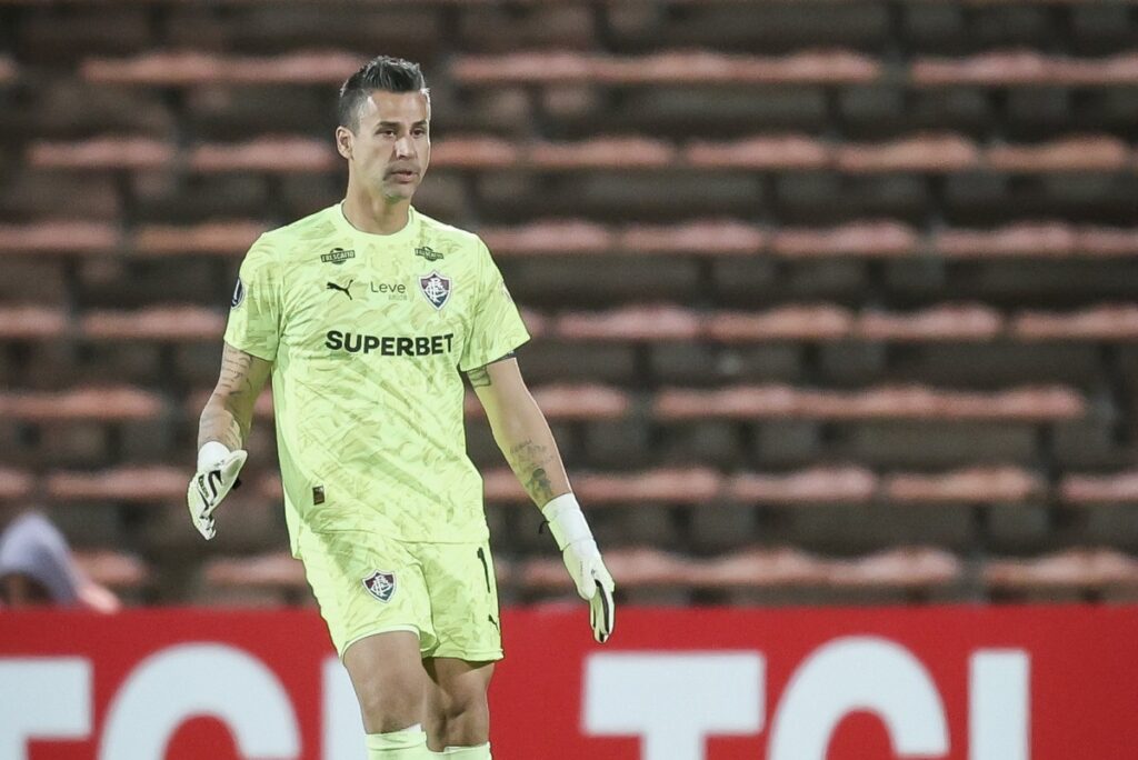 “eu-nao-faco-o-meu-melhor-pela-cbf”,-diz-fabio,-goleiro-do-fluminense