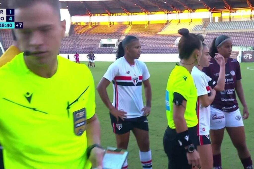 jogadora-do-sao-paulo-sub-20-acusa-maqueiro-de-misoginia;-confira