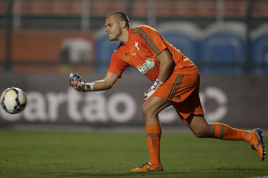 campeao-pelo-palmeiras,-deola-anuncia-procura-por-emprego-no-linkedin