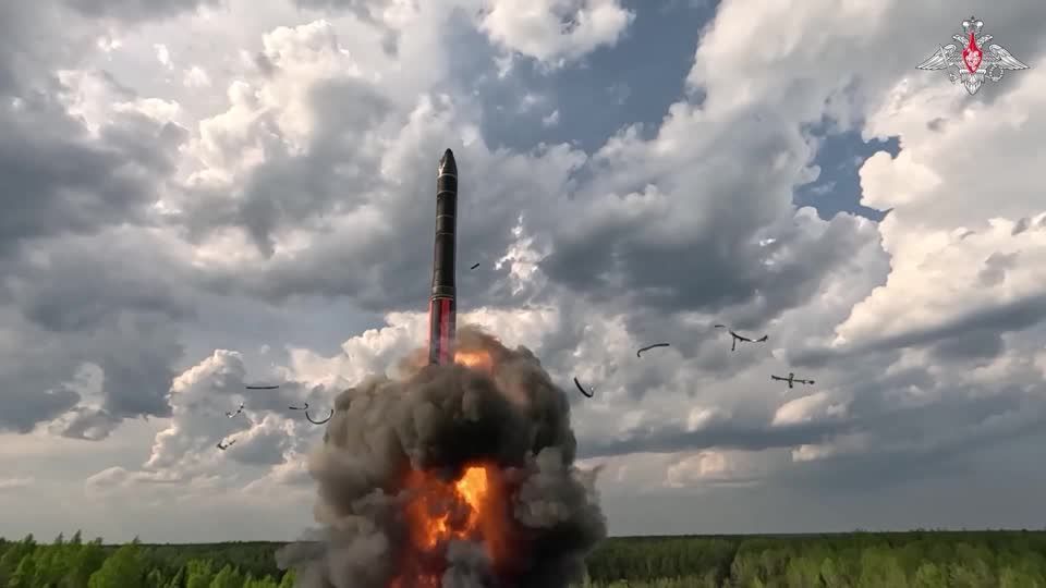 russia-exibe-arsenal-em-exercicio-nuclear-e-testa-missil-hipersonico