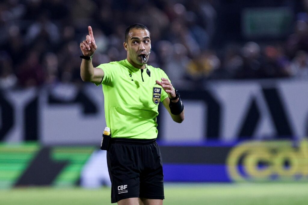 cbf-define-arbitro-para-jogo-entre-flamengo-x-palmeiras-no-brasileirao