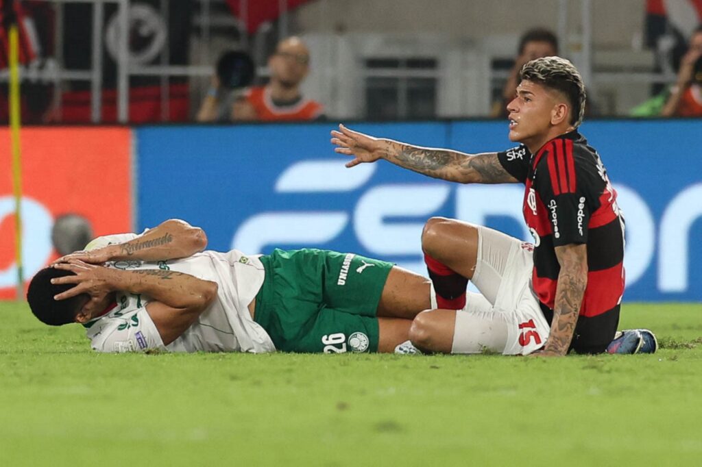 flamengo:-carrascal-se-manifesta-apos-expulsao-contra-o-palmeiras