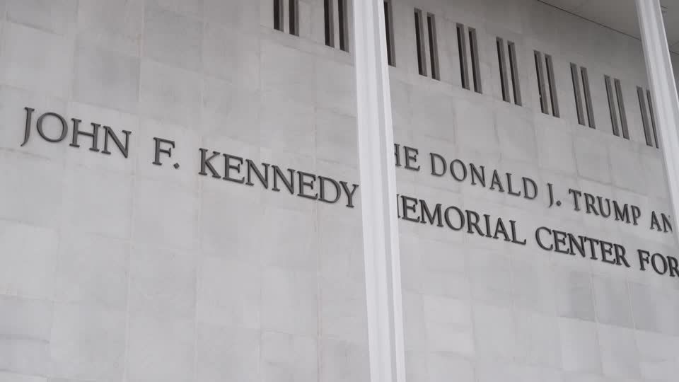 kennedy-center-ordena-que-funcionarios-removam-o-nome-de-trump