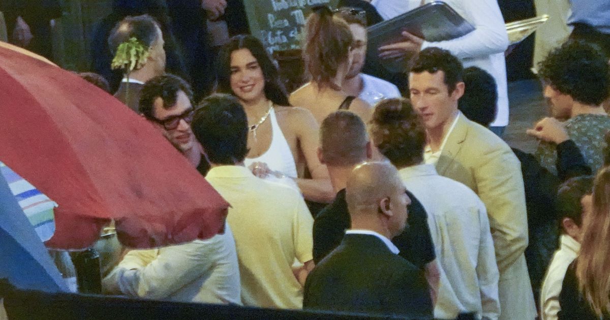 dua-lipa-e-callum-turner-iniciam-casamento-de-3-dias-na-italia;-veja-videos