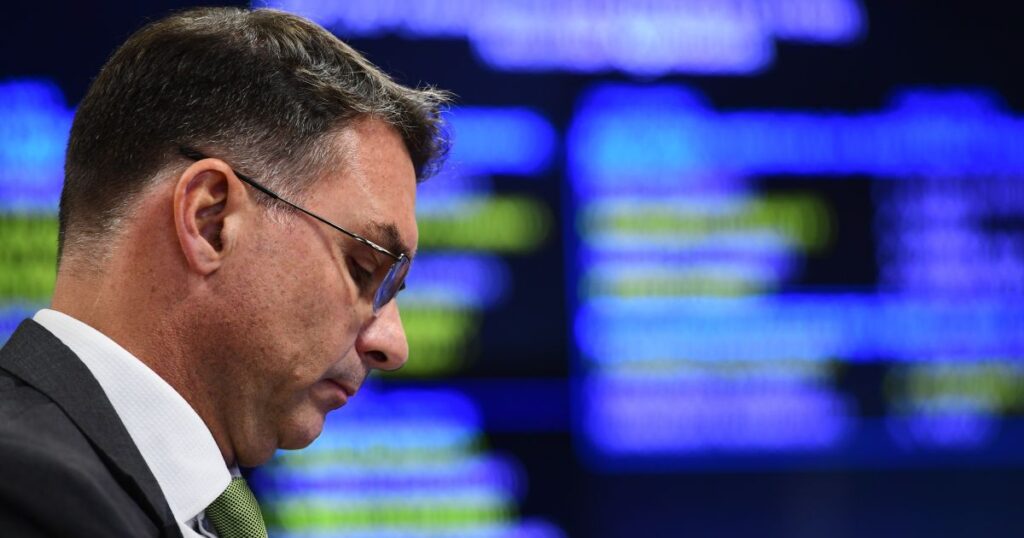 flavio-pede-que-mendonca-assuma-acao-sobre-“dark-horse”