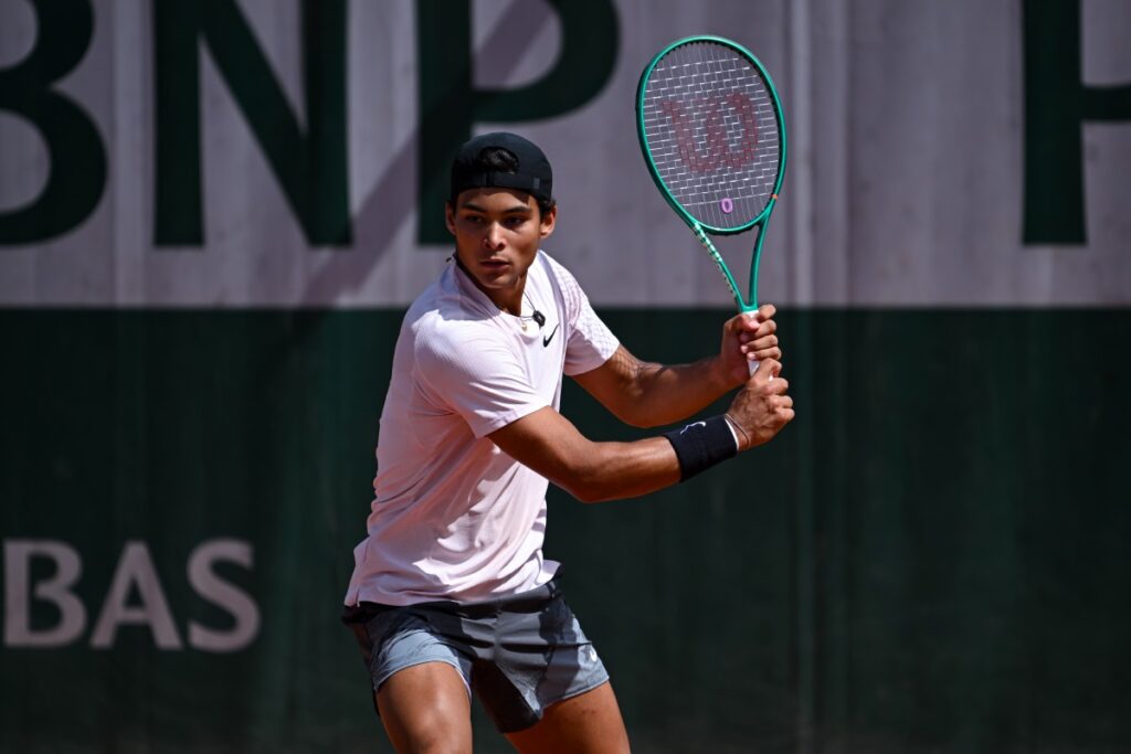 guto-miguel-faz-historia-e-conquista-titulo-no-roland-garros-jr.