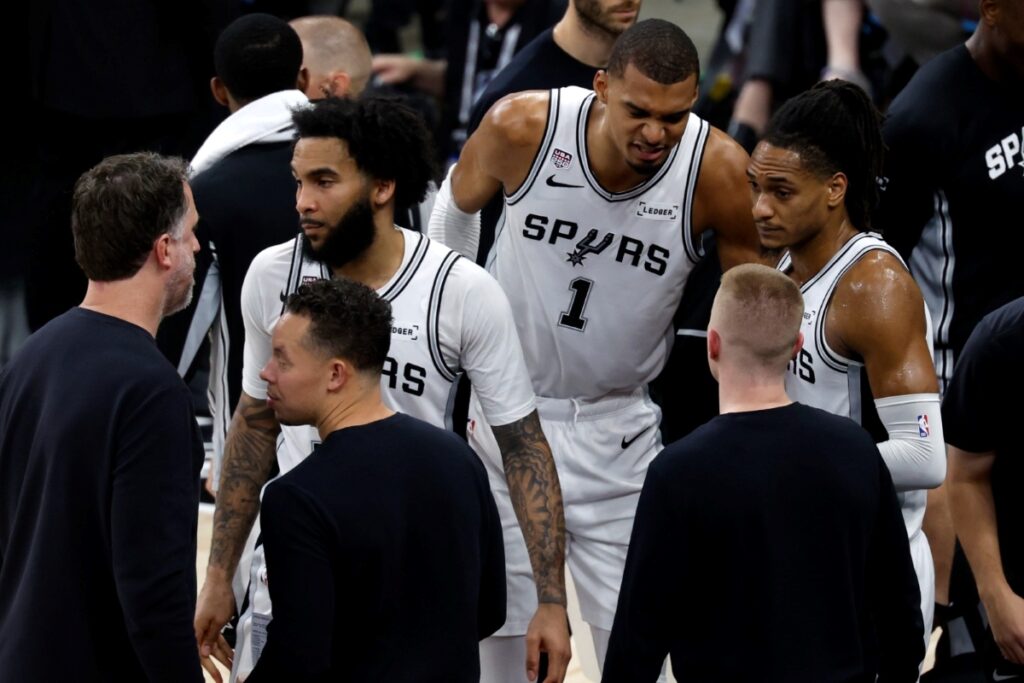 nba:-spurs-buscam-virada-inedita-contra-os-knicks-para-levar-o-titulo