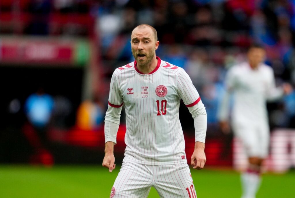 amistoso-da-dinamarca-e-encerrado-apos-eriksen-passar-mal-em-campo