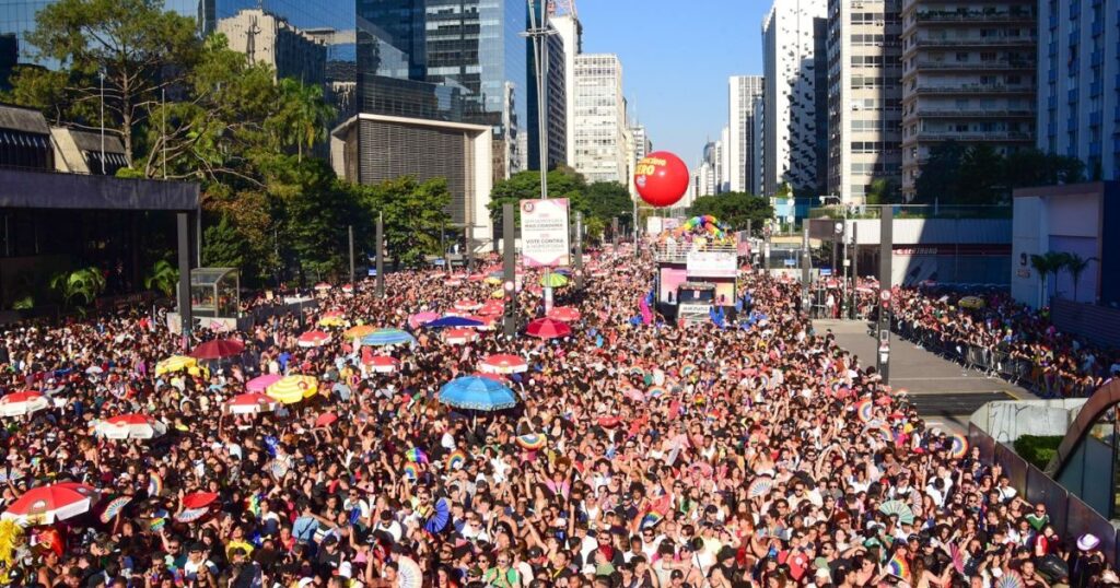 30a-parada-lgbt+-de-sp-chama-publico-para-as-urnas-nas-proximas-eleicoes