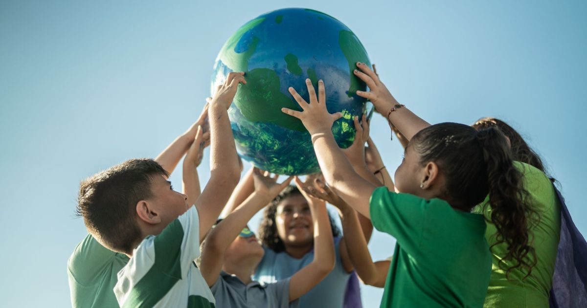 escolas-publicas-de-sp-recebem-peca-que-reflete-a-importancia-da-reciclagem