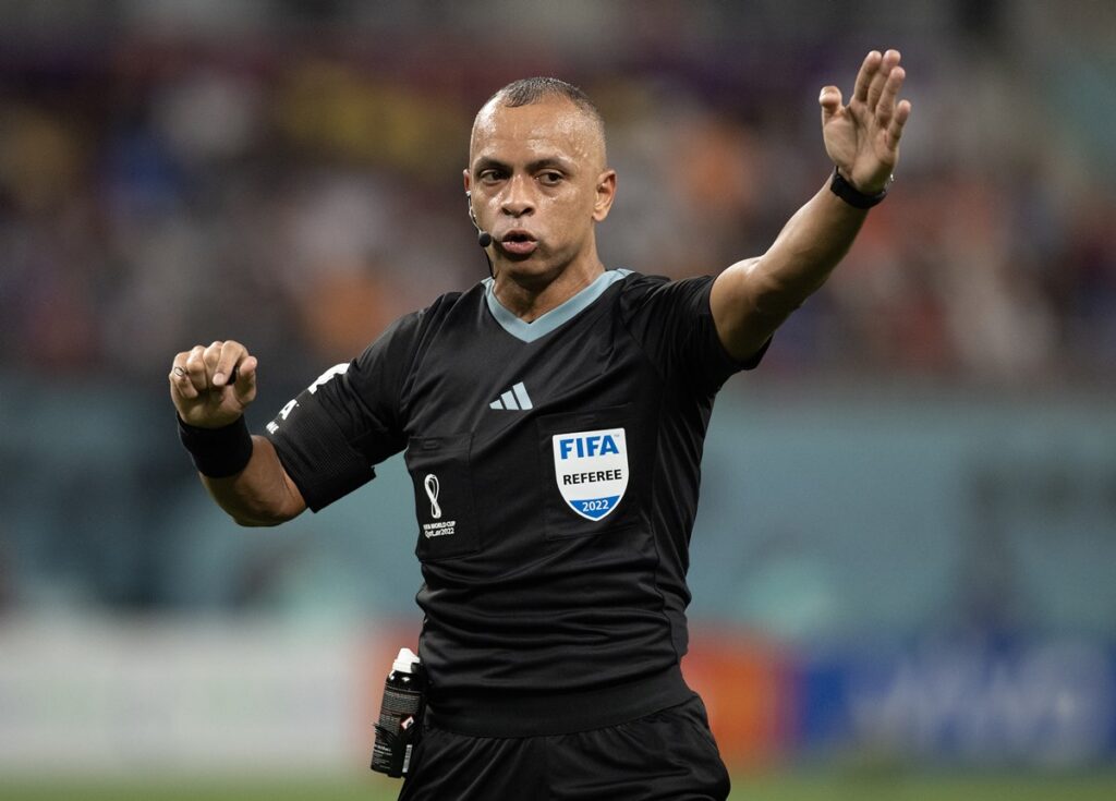 copa-do-mundo:-trio-brasileiro-e-escalado-para-apitar-abertura-da-copa